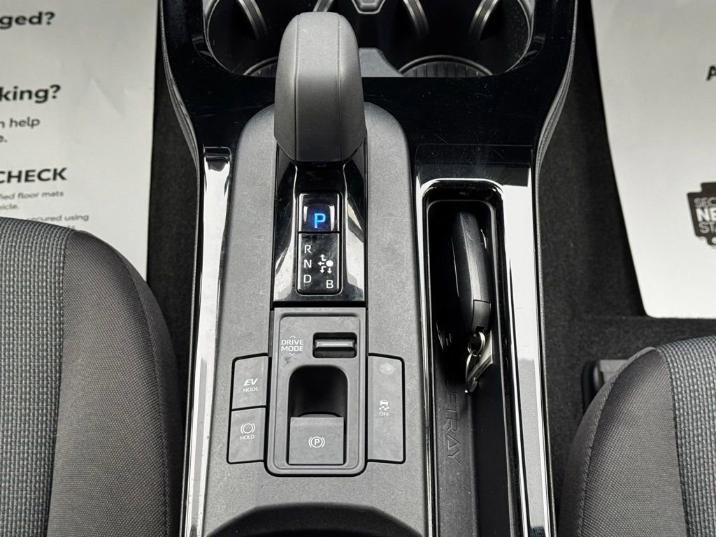 Used 2025 Toyota Prius LE image 39