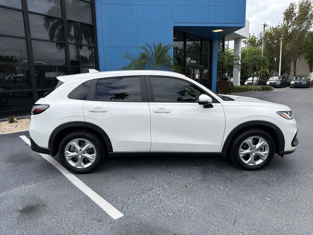 Certified 2025 Honda HR-V LX image 9