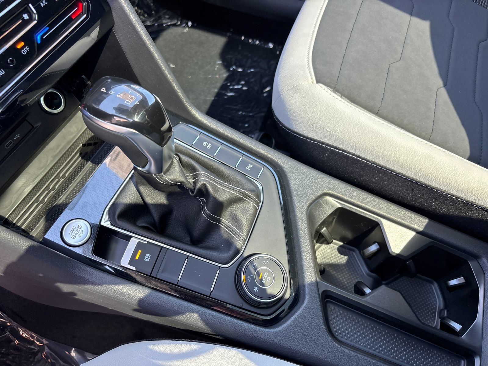 New 2026 Volkswagen Taos SE AWD/4WD image 23