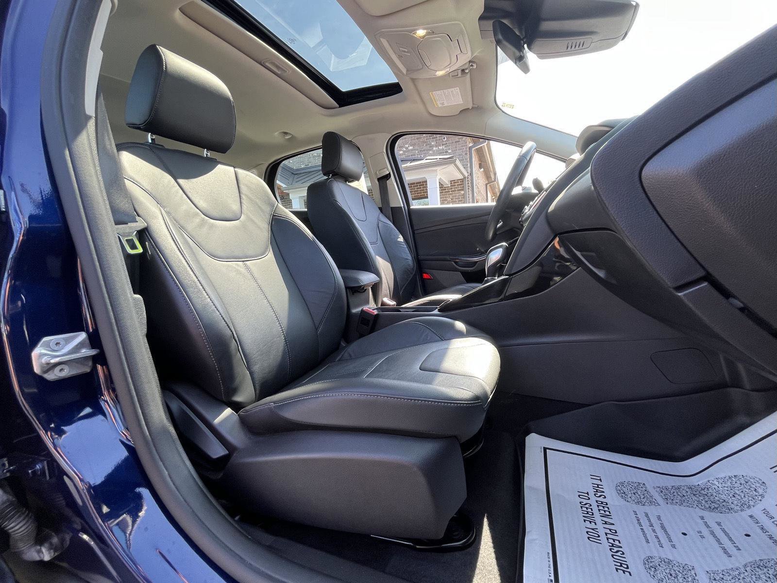 Used 2017 Ford Focus Titanium w/ Titanium Technology Package FWD image 15