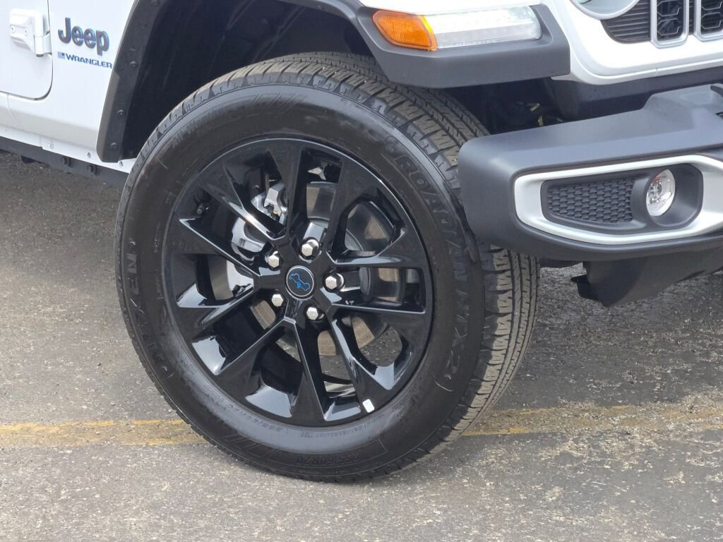 Certified 2025 Jeep Wrangler Unlimited Sahara w/ Safety Group image 3