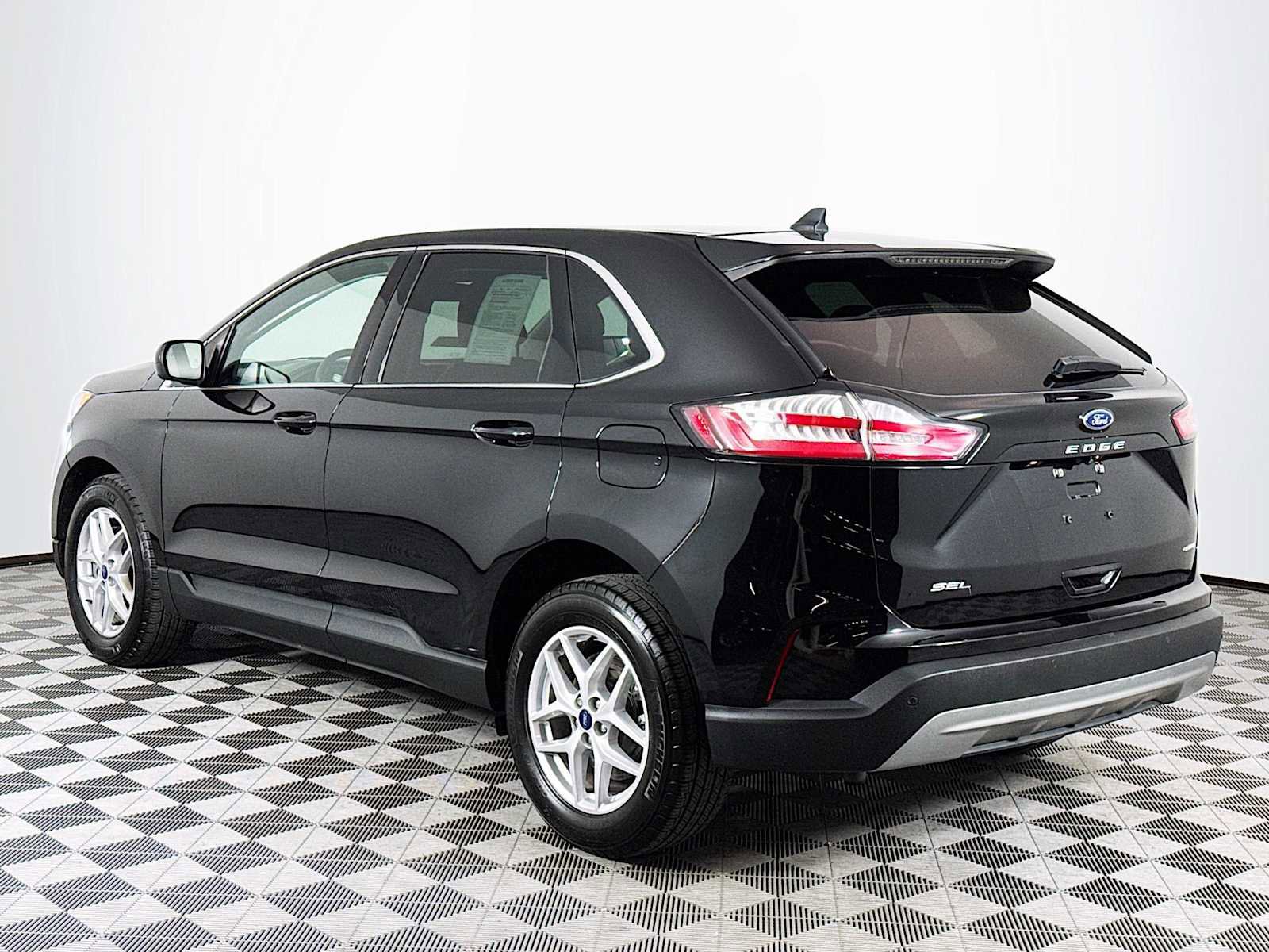 Used 2022 Ford Edge SEL w/ Convenience Package image 14