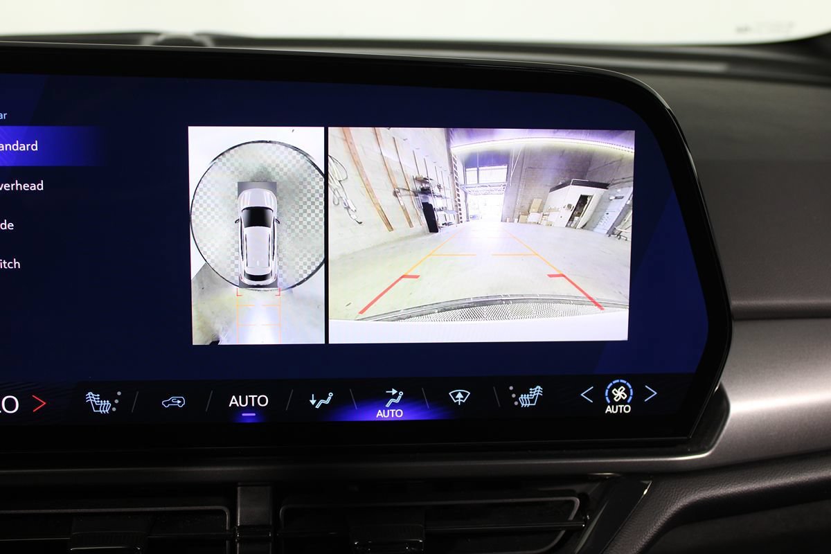 Used 2024 Chevrolet Equinox EV RS FWD image 15