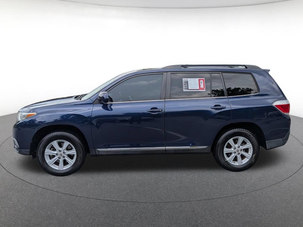 Used 2012 Toyota Highlander SE w/ Tow Pkg FWD image 2