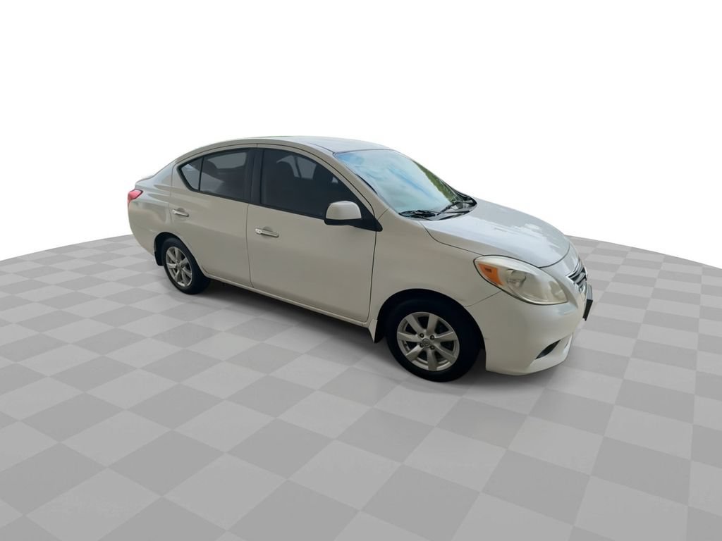 Used 2013 Nissan Versa FWD video 2