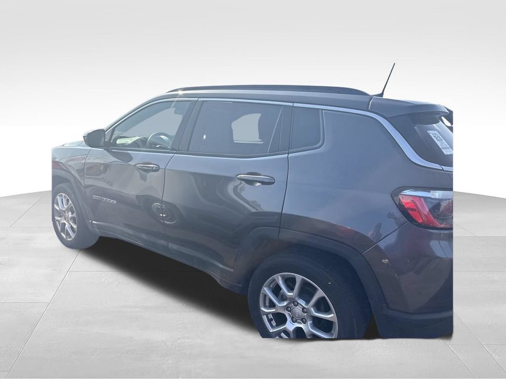 Used 2023 Jeep Compass Latitude AWD/4WD image 8