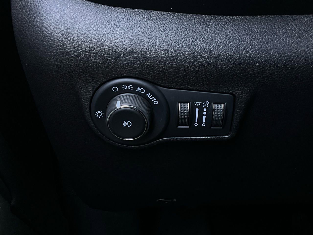 Used 2025 Jeep Compass Trailhawk w/ Trailer Tow Group image 21