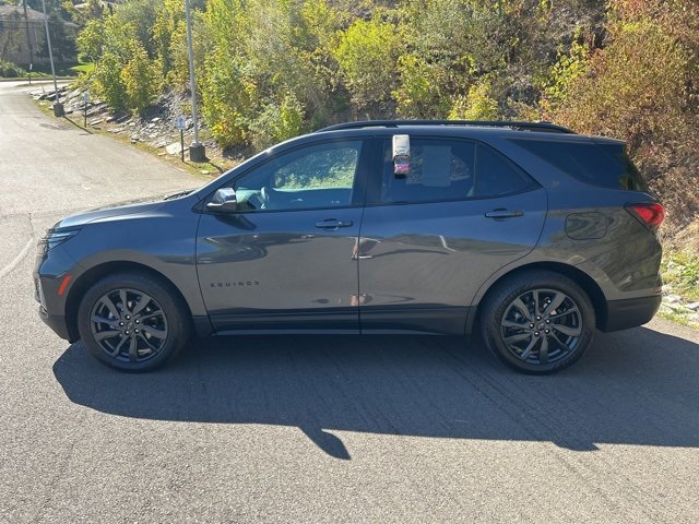 Used 2022 Chevrolet Equinox RS w/ Infotainment Package image 14