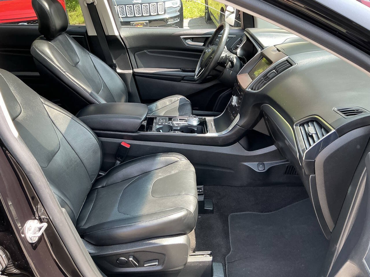 Used 2019 Ford Edge Titanium w/ Equipment Group 301A AWD/4WD image 20