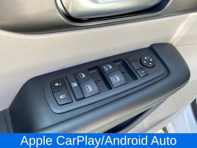 Used 2024 Chrysler Pacifica Touring-L image 17