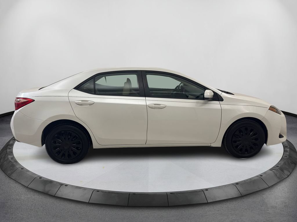 Used 2017 Toyota Corolla LE FWD image 4