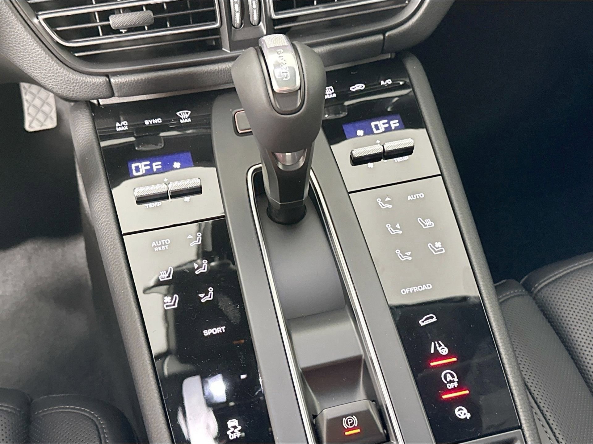 Certified 2025 Porsche Macan image 23