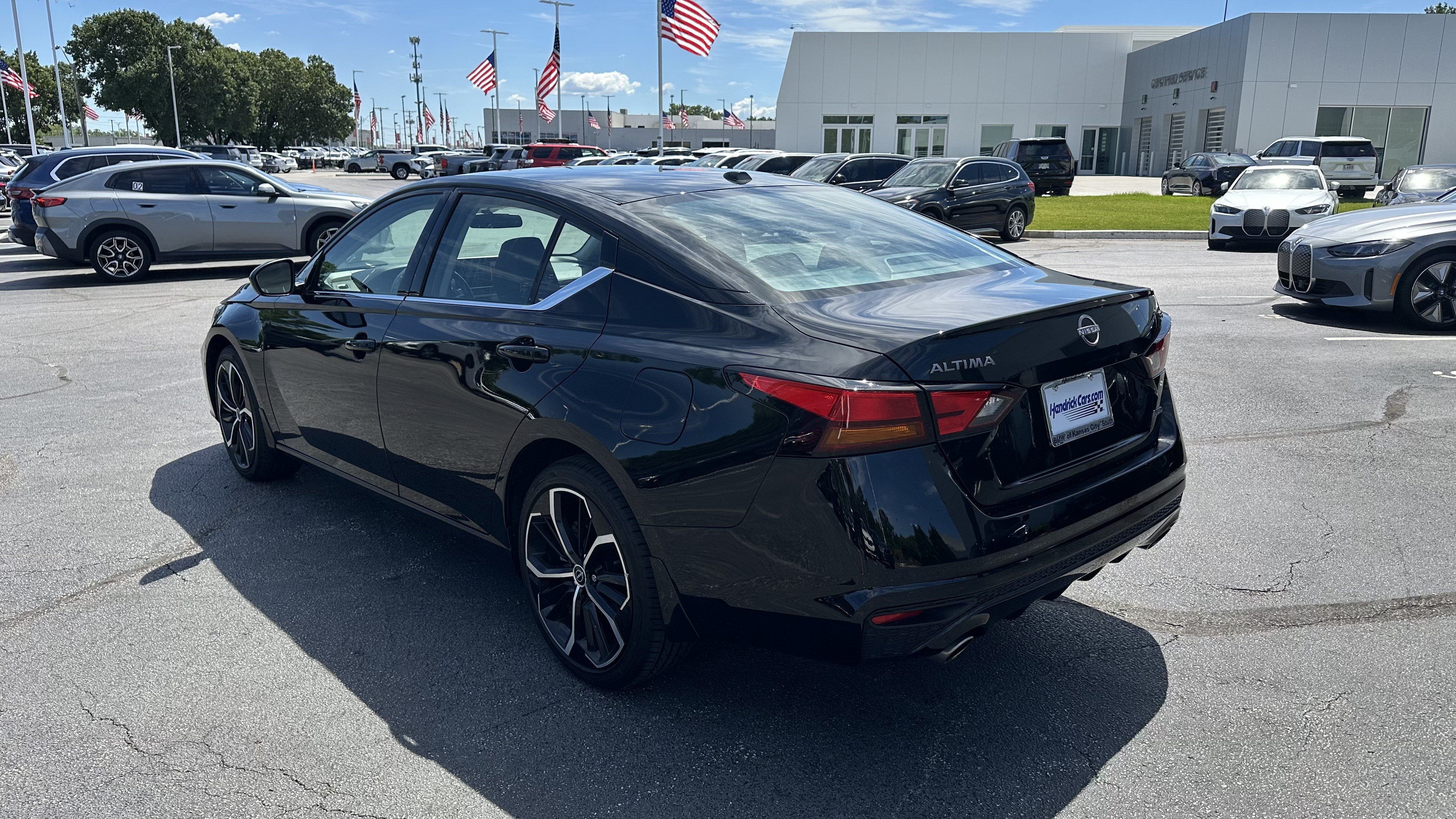 Used 2024 Nissan Altima 2.5 SR w/ SR Premium Package AWD/4WD image 8