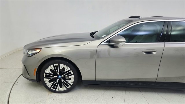 Used 2025 BMW i5 xDrive40 image 4