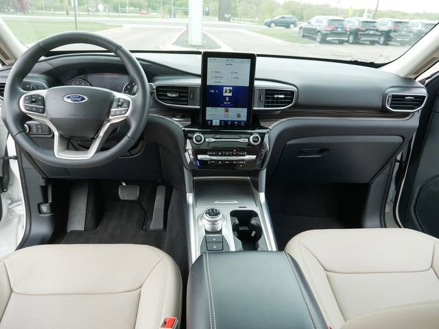 Used 2024 Ford Explorer Limited w/ Limited Technology Package AWD/4WD image 24