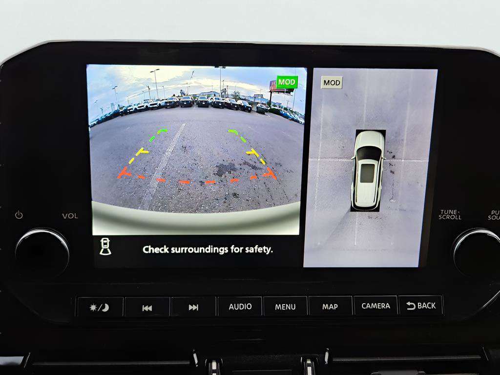 Used 2024 Nissan Pathfinder Platinum image 16