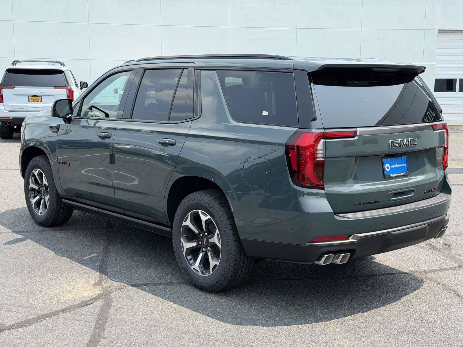 New 2026 GMC Yukon AT4 Ultimate AWD/4WD image 3