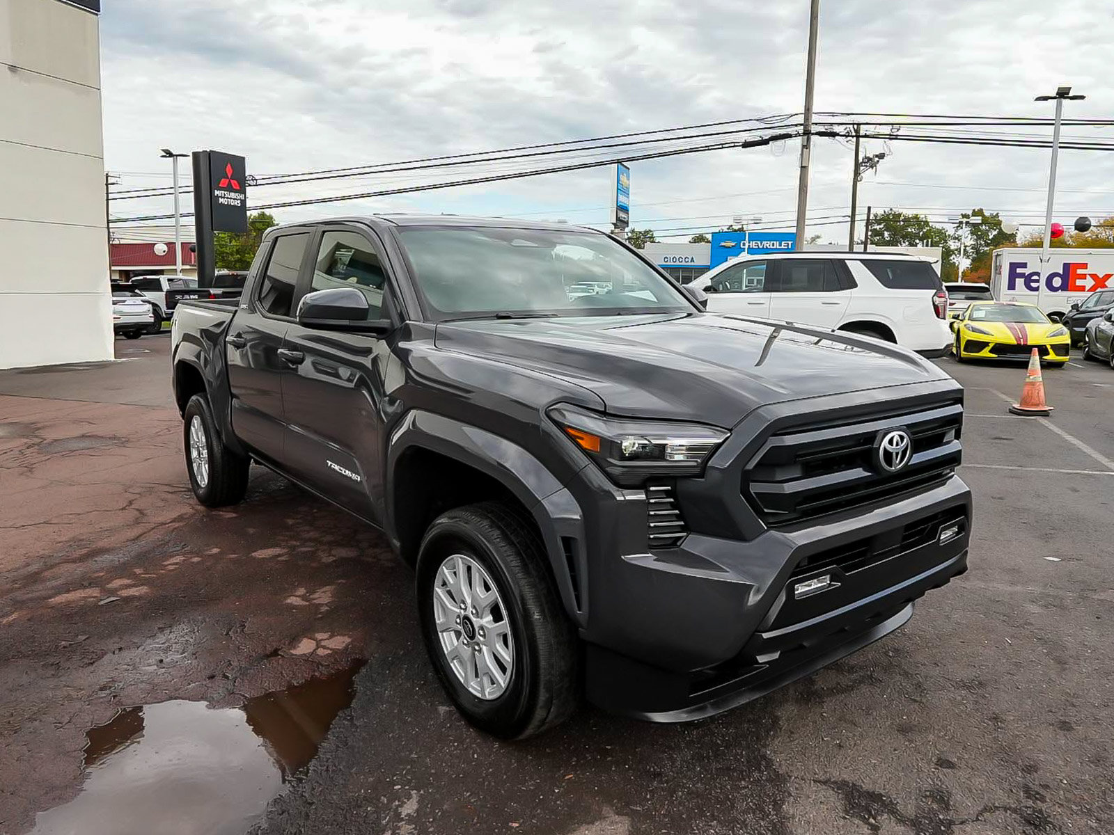Used 2024 Toyota Tacoma SR5 AWD/4WD image 3