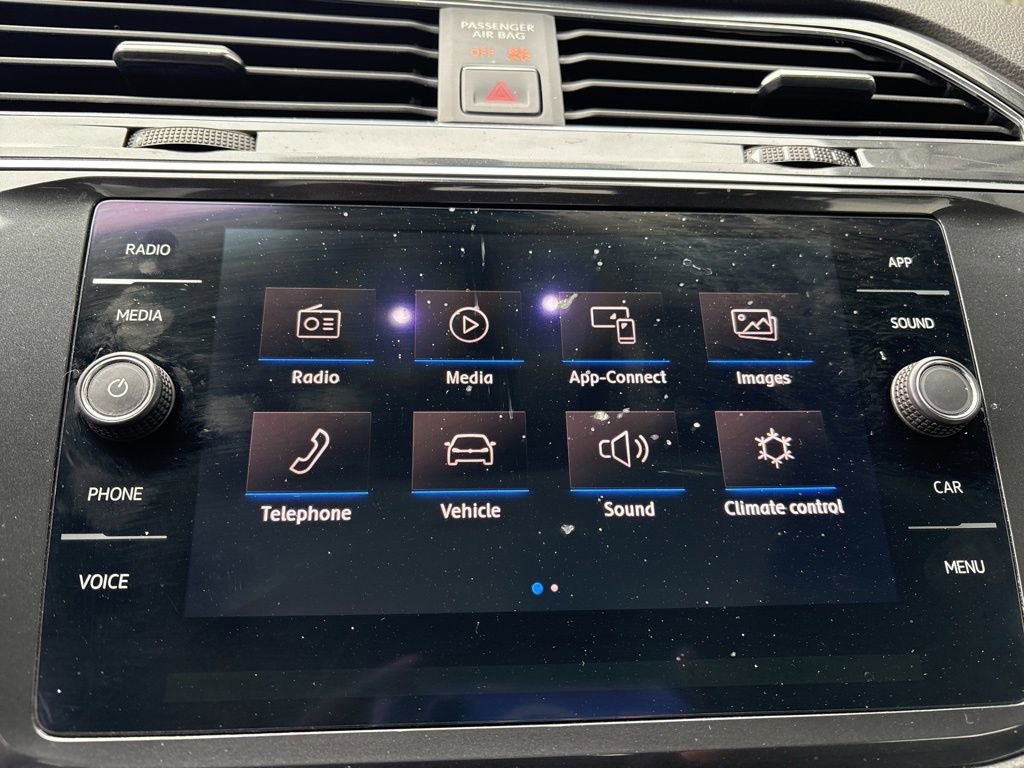 Used 2018 Volkswagen Tiguan SE w/ Panoramic Sunroof Package image 26