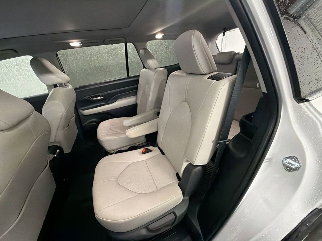 Used 2024 Toyota Grand Highlander AWD image 24