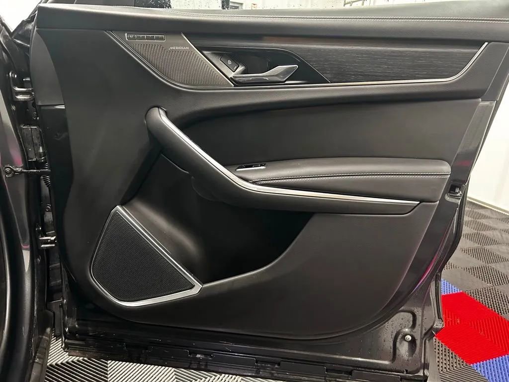 Used 2023 Jaguar F-PACE R-Dynamic S image 18