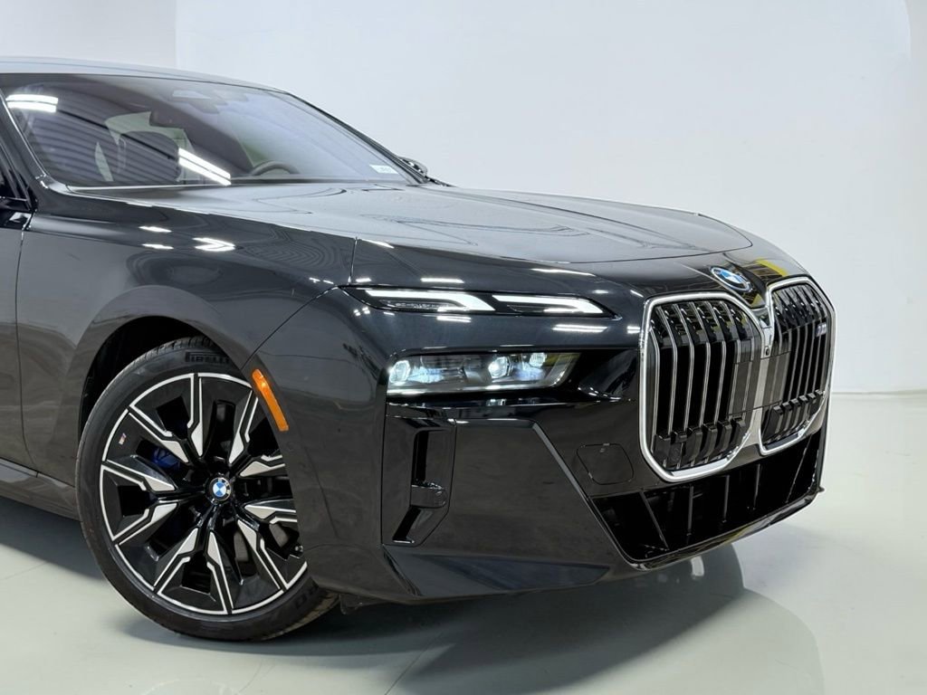 Used 2024 BMW i7 M70 w/ Premium Package image 9