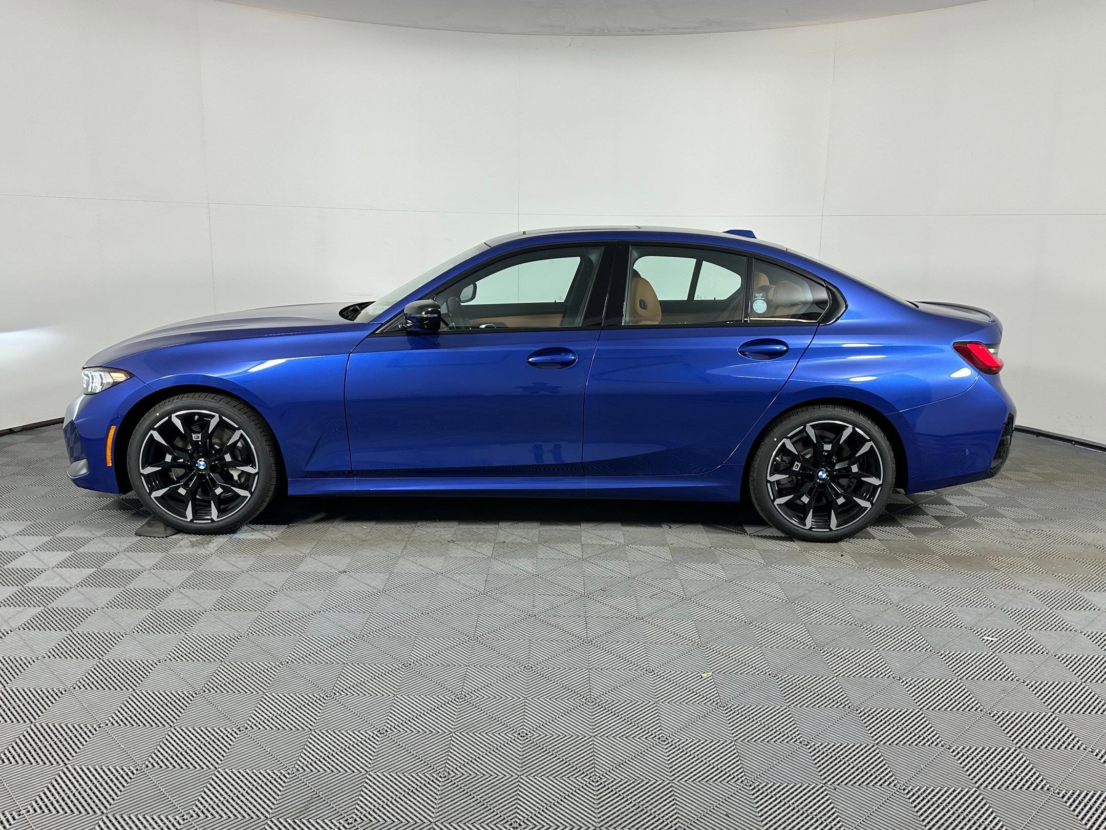 Used 2026 BMW 330i Sedan w/ M Sport Package image 2