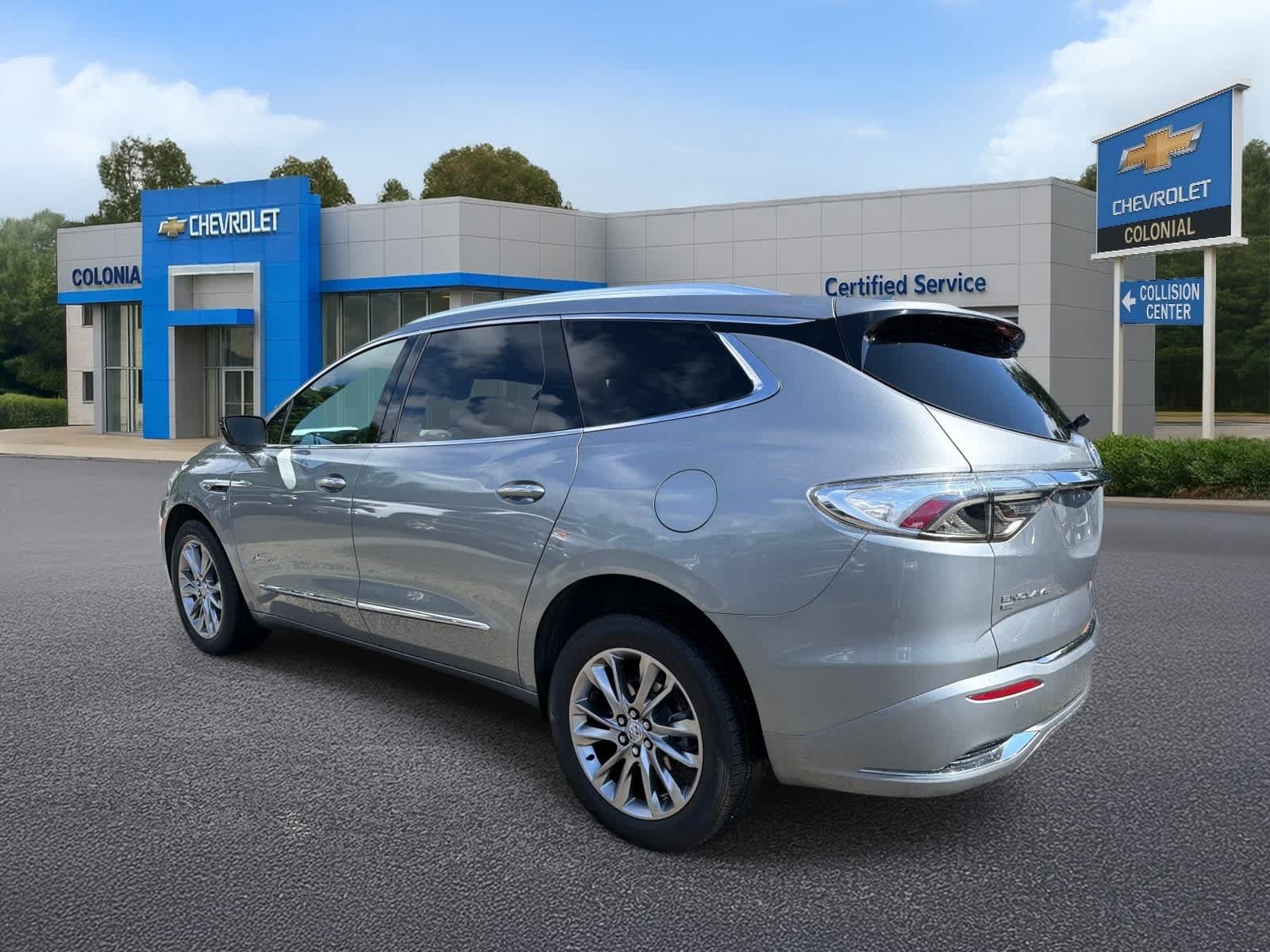Used 2024 Buick Enclave Avenir w/ Avenir Technology Package AWD/4WD image 2