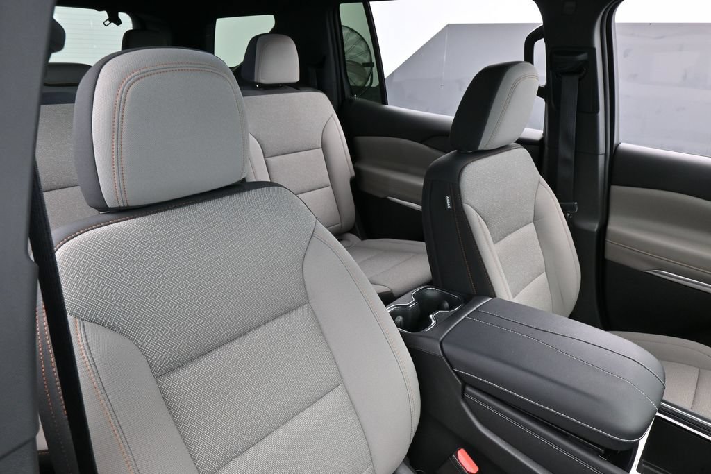 Used 2025 Chevrolet Traverse LT FWD image 43