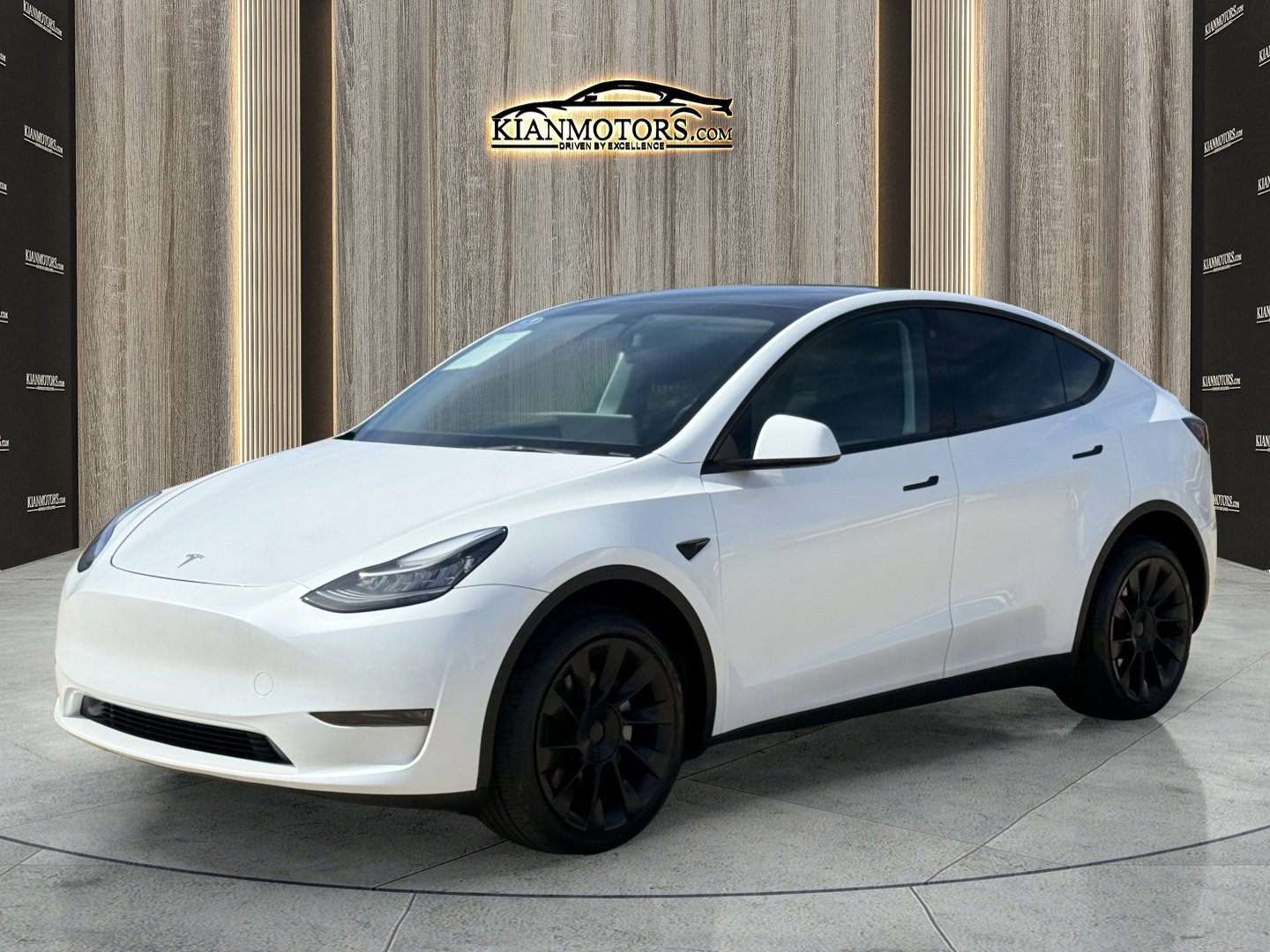Used 2023 Tesla Model Y Long Range image 3