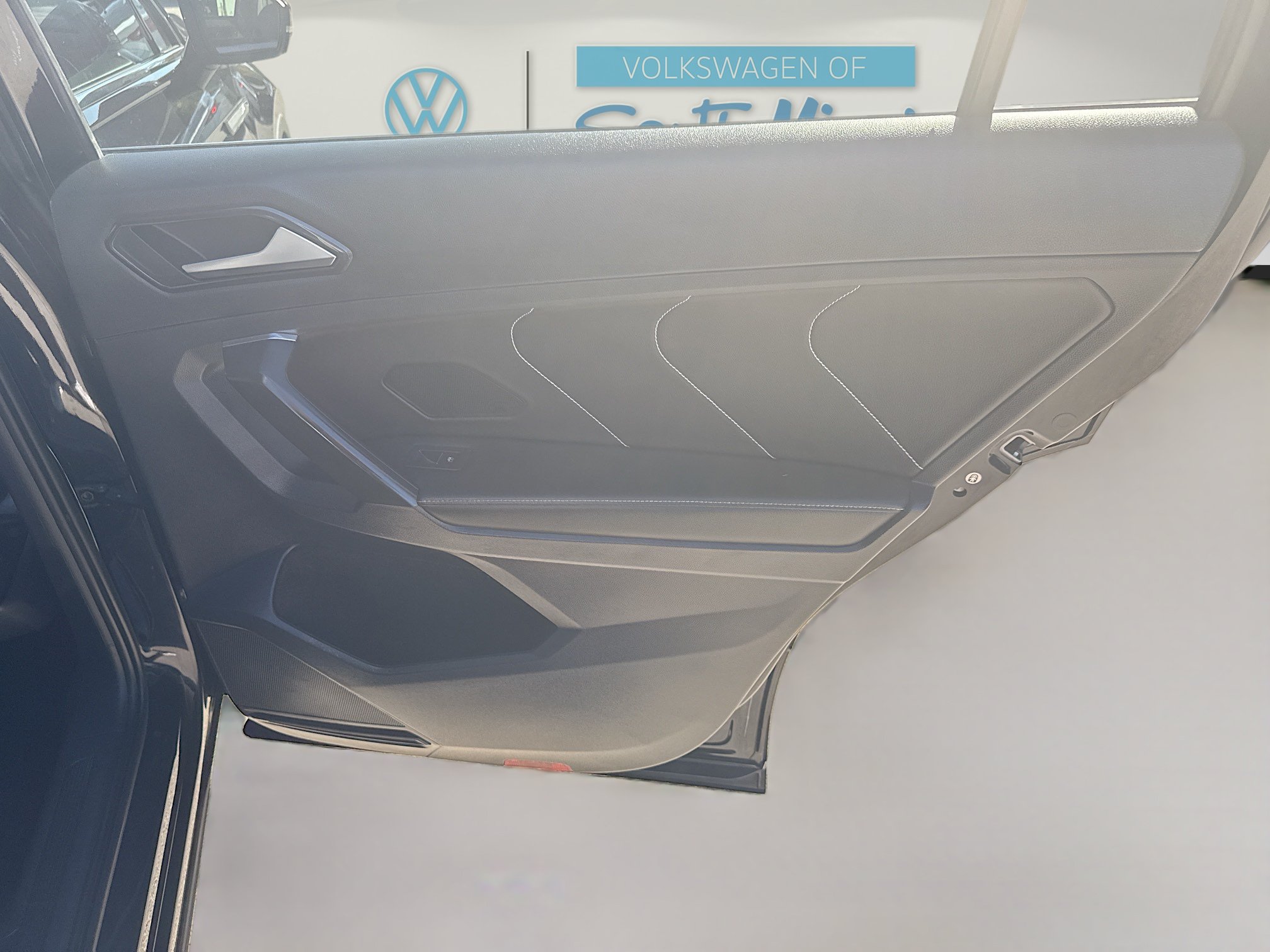 Used 2023 Volkswagen Tiguan SE w/ Panoramic Sunroof Package FWD image 30