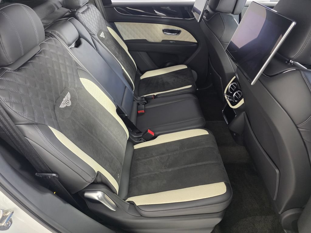 Used 2022 Bentley Bentayga AWD/4WD image 27