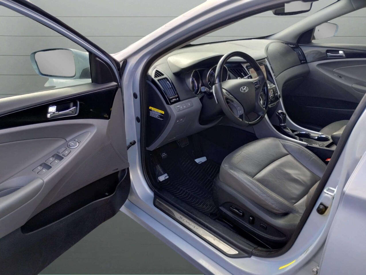 Used 2012 Hyundai Sonata Limited w/ Navigation Pkg image 13