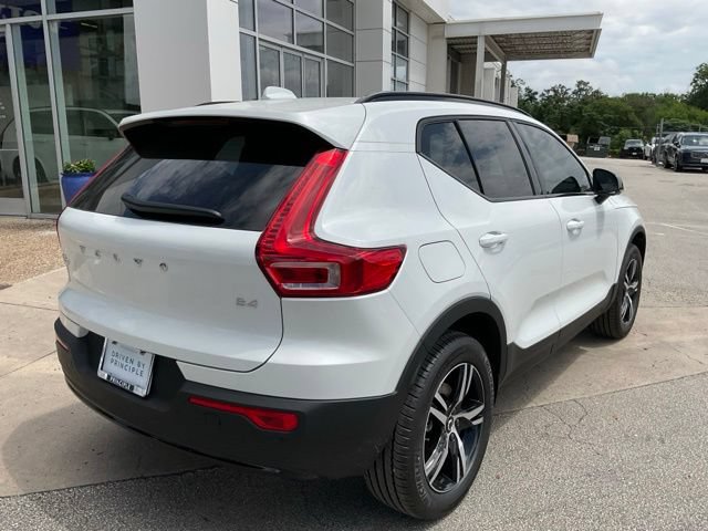 New 2026 Volvo XC40 B4 Core w/ Climate Package FWD image 7