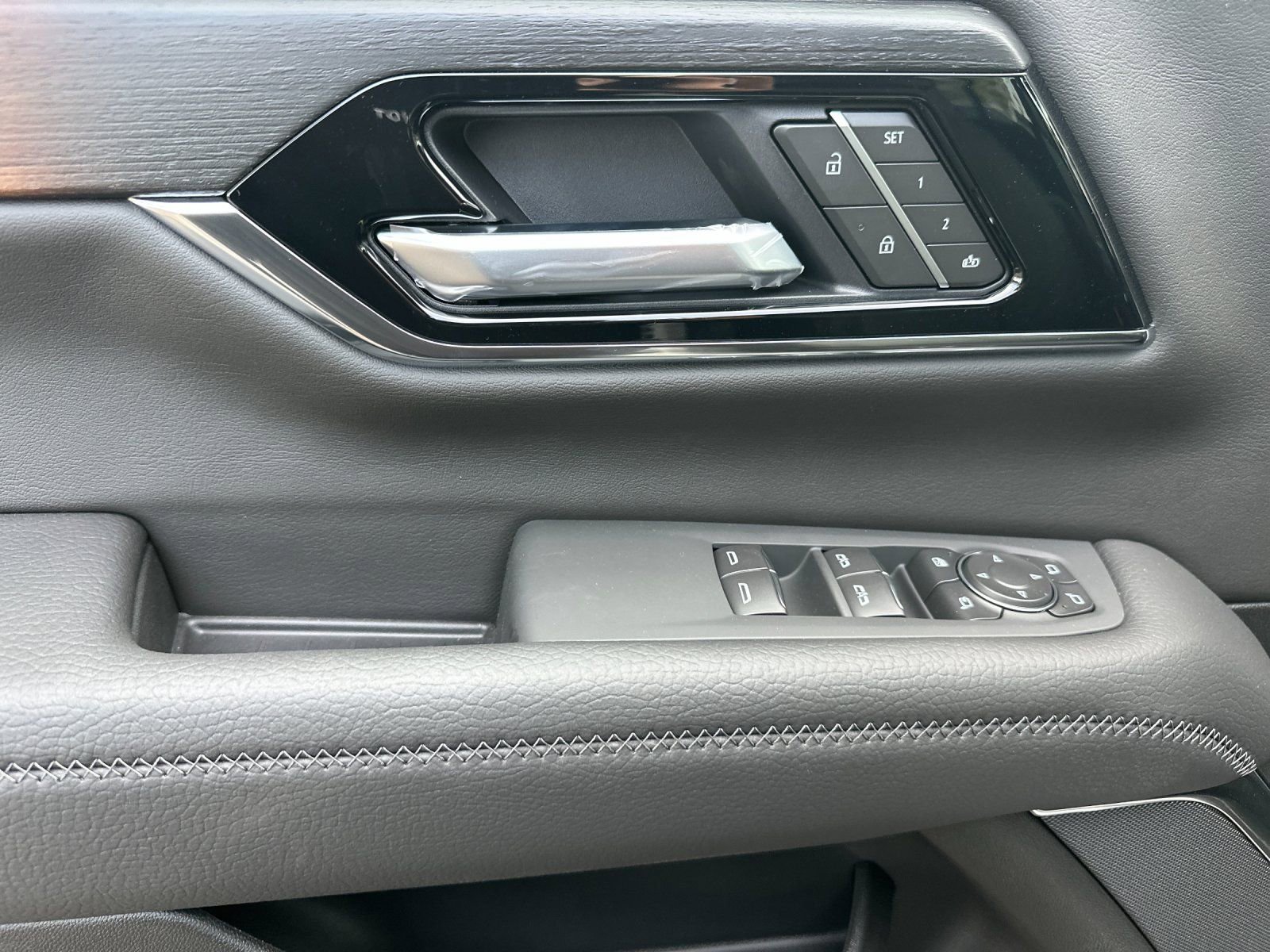 New 2026 GMC Yukon XL Denali AWD/4WD image 11