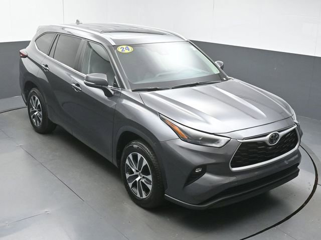 Used 2024 Toyota Highlander XLE FWD image 42