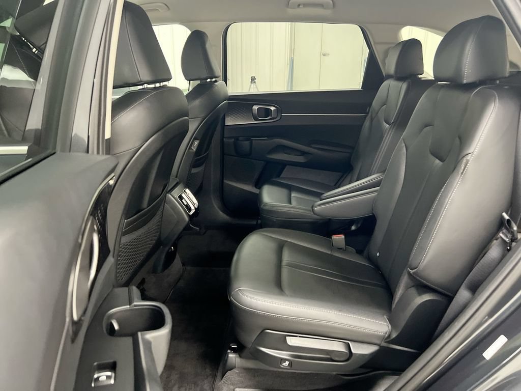 Used 2025 Kia Sorento EX FWD image 23