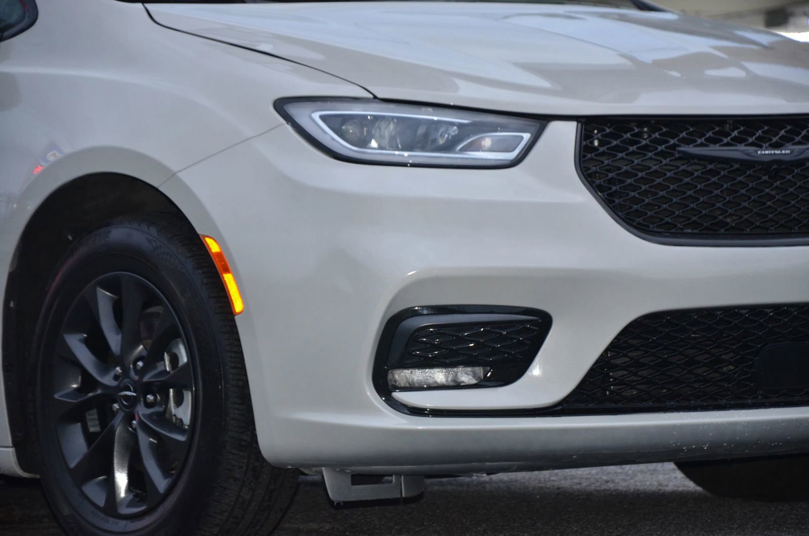 Used 2021 Chrysler Pacifica Touring w/ S Appearance Package image 26