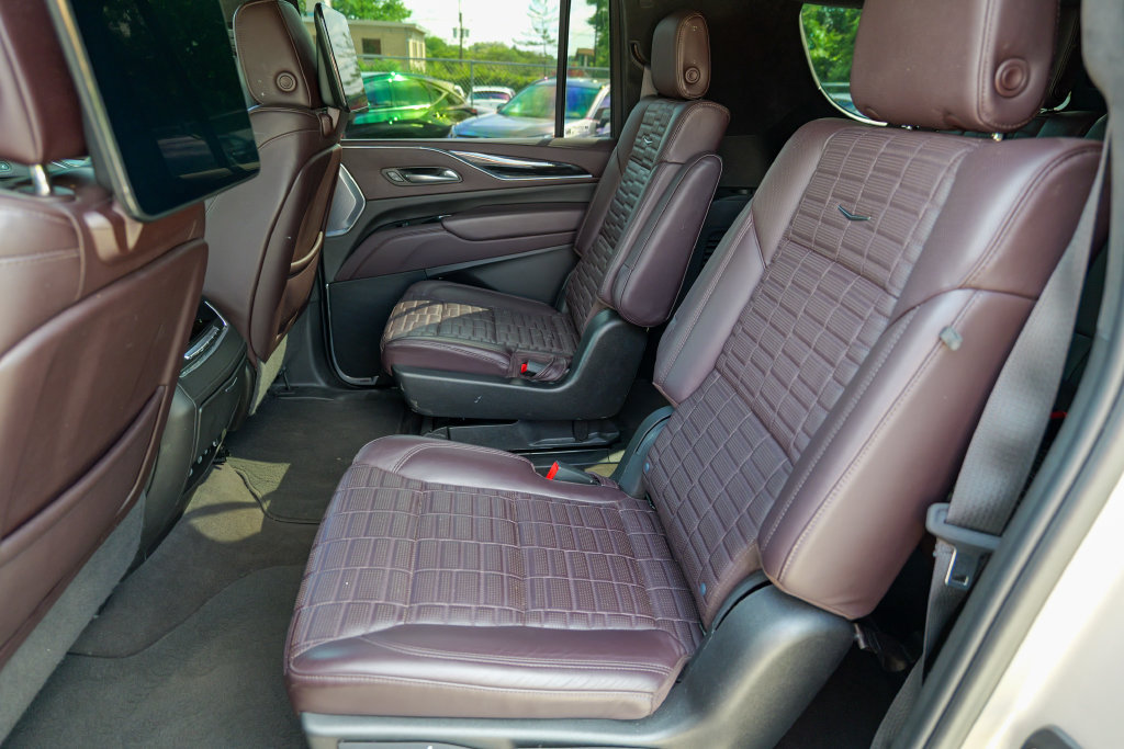 Used 2024 Cadillac Escalade ESV Premium Luxury Platinum AWD/4WD image 31