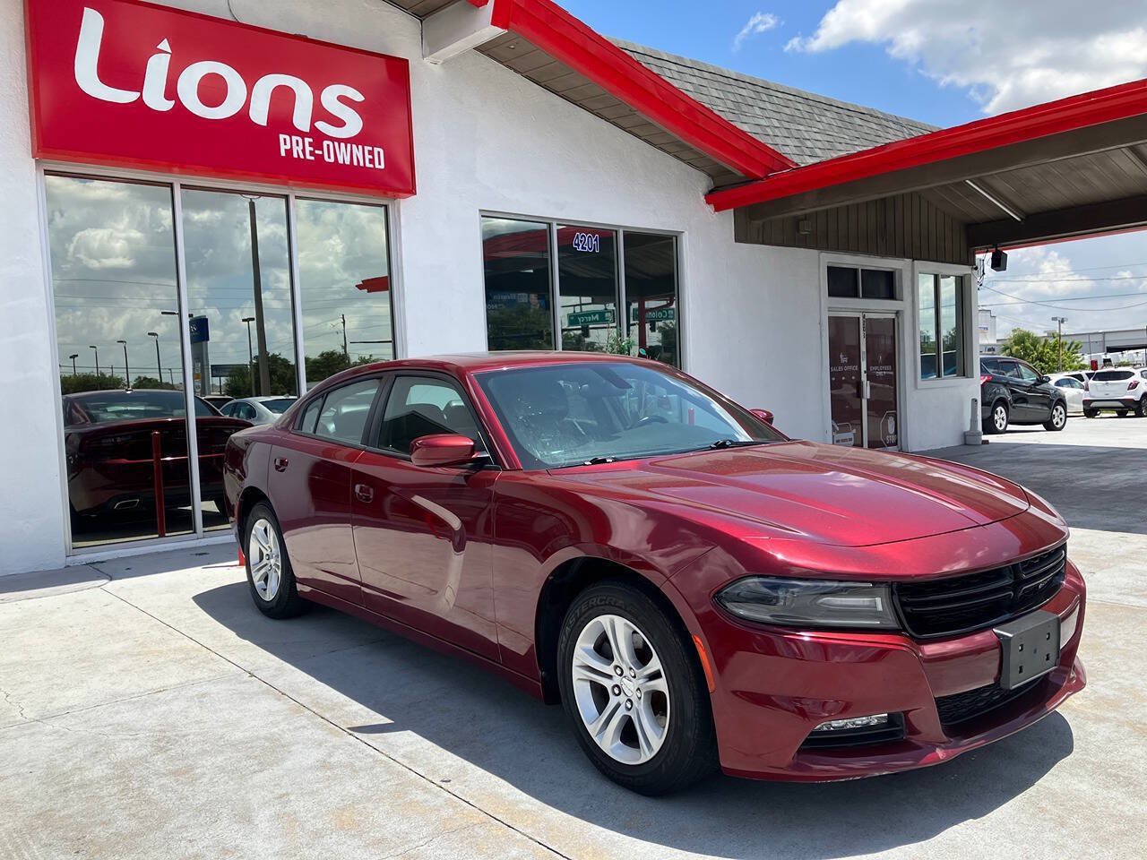 Used 2019 Dodge Charger SXT w/ Leather Interior Group RWD image 6