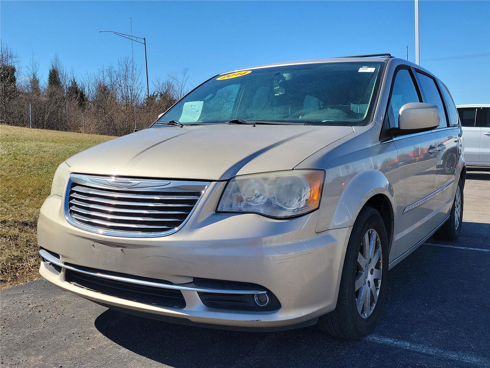 Used 2014 Chrysler Town & Country Touring image 3