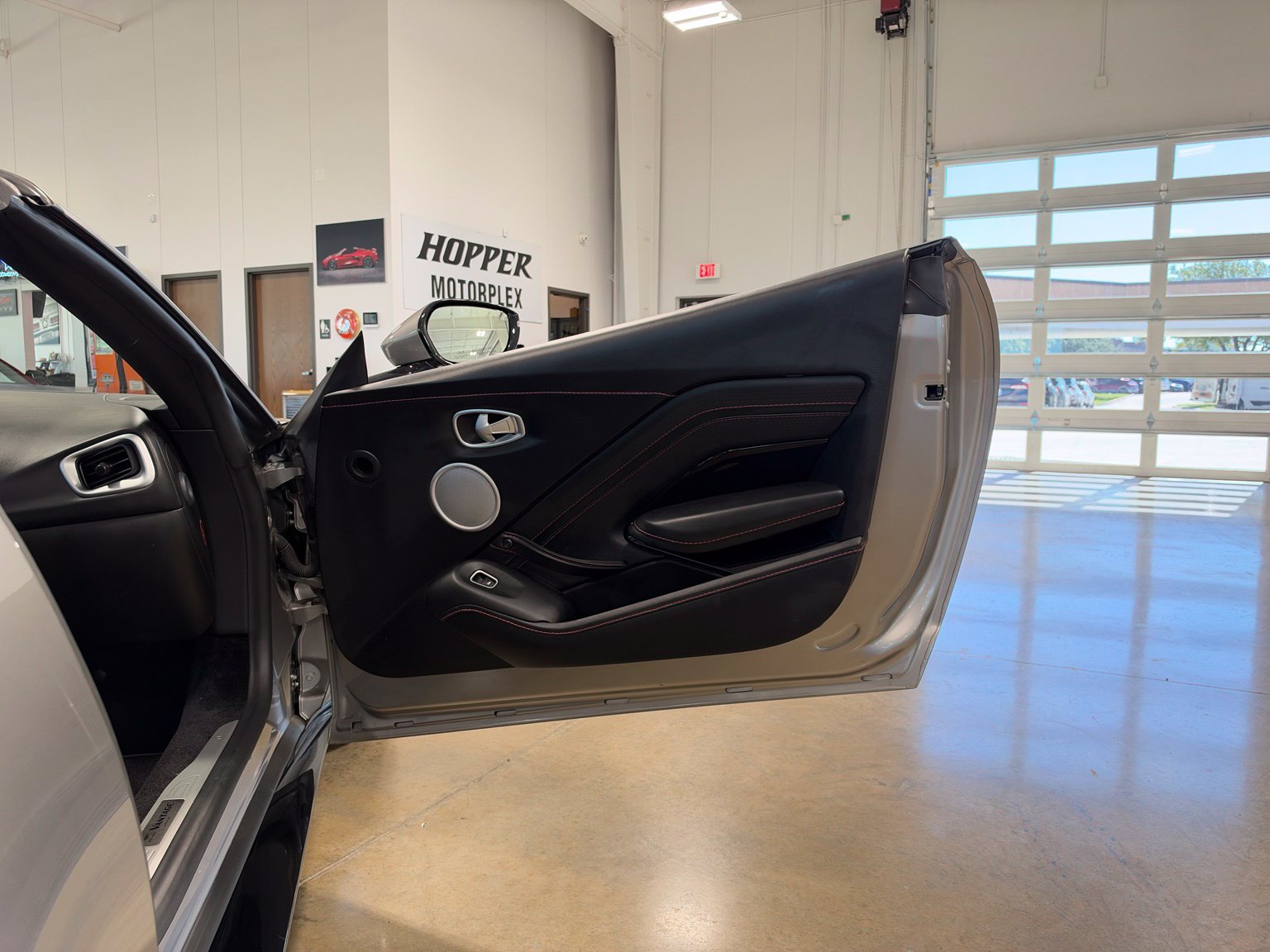 Used 2021 Aston Martin V8 Vantage Roadster RWD image 40