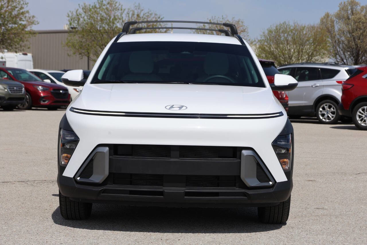 Used 2025 Hyundai Kona SEL FWD image 2