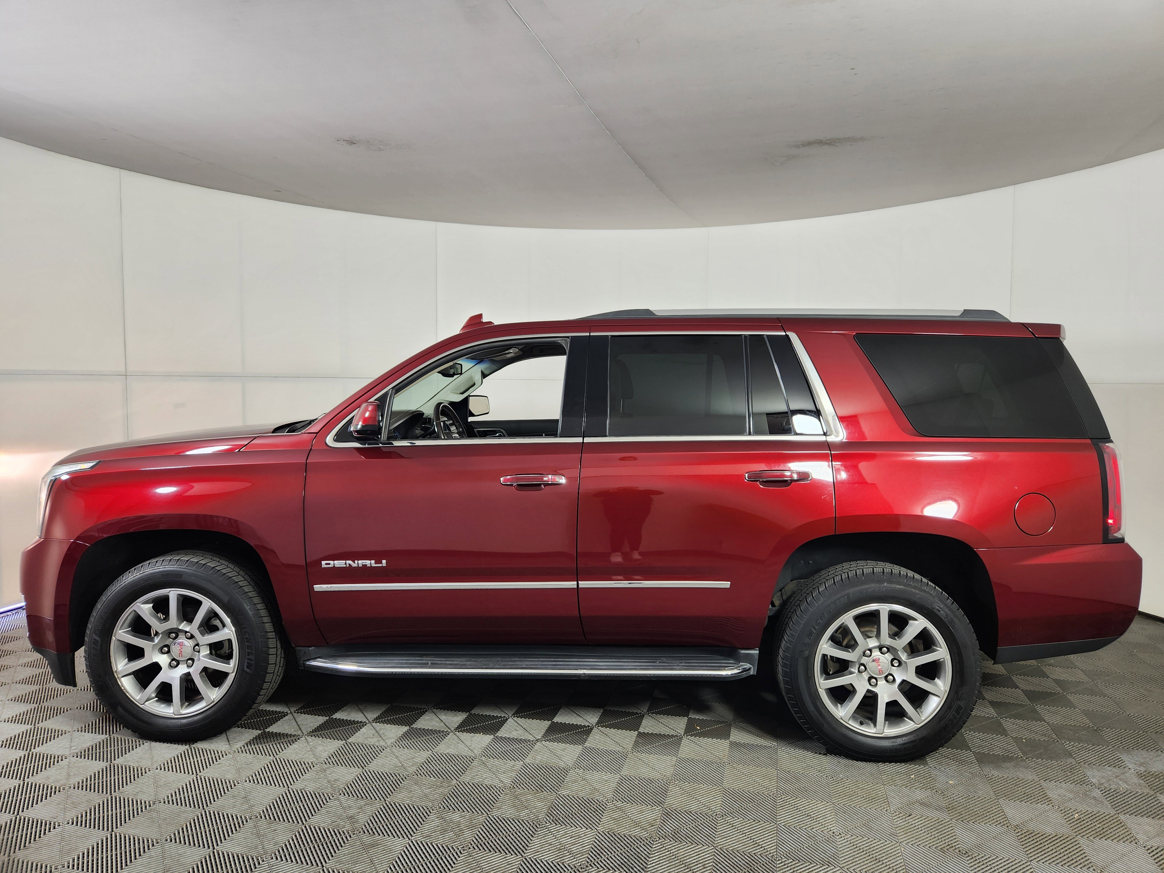 Used 2018 GMC Yukon Denali AWD/4WD image 4