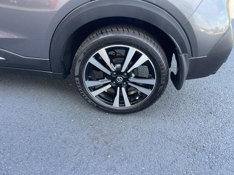 Used 2019 Nissan Kicks SR w/ SR Premium Package FWD image 5