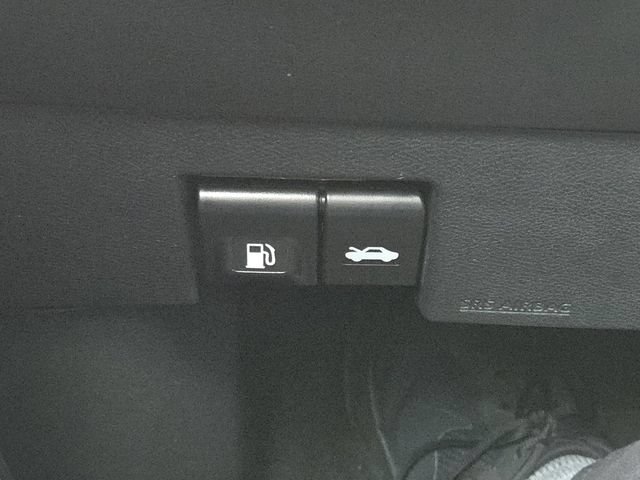 Used 2020 Nissan Kicks SR FWD image 7