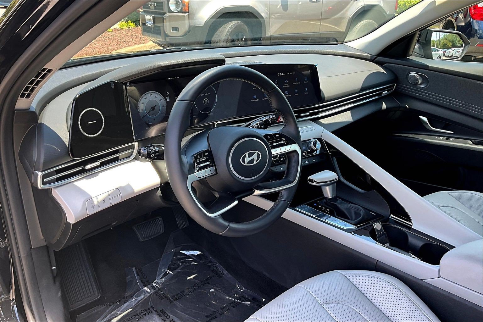 Used 2025 Hyundai Elantra Limited FWD image 13