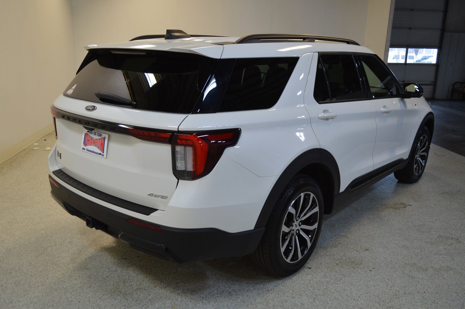 Certified 2025 Ford Explorer ST-Line image 3