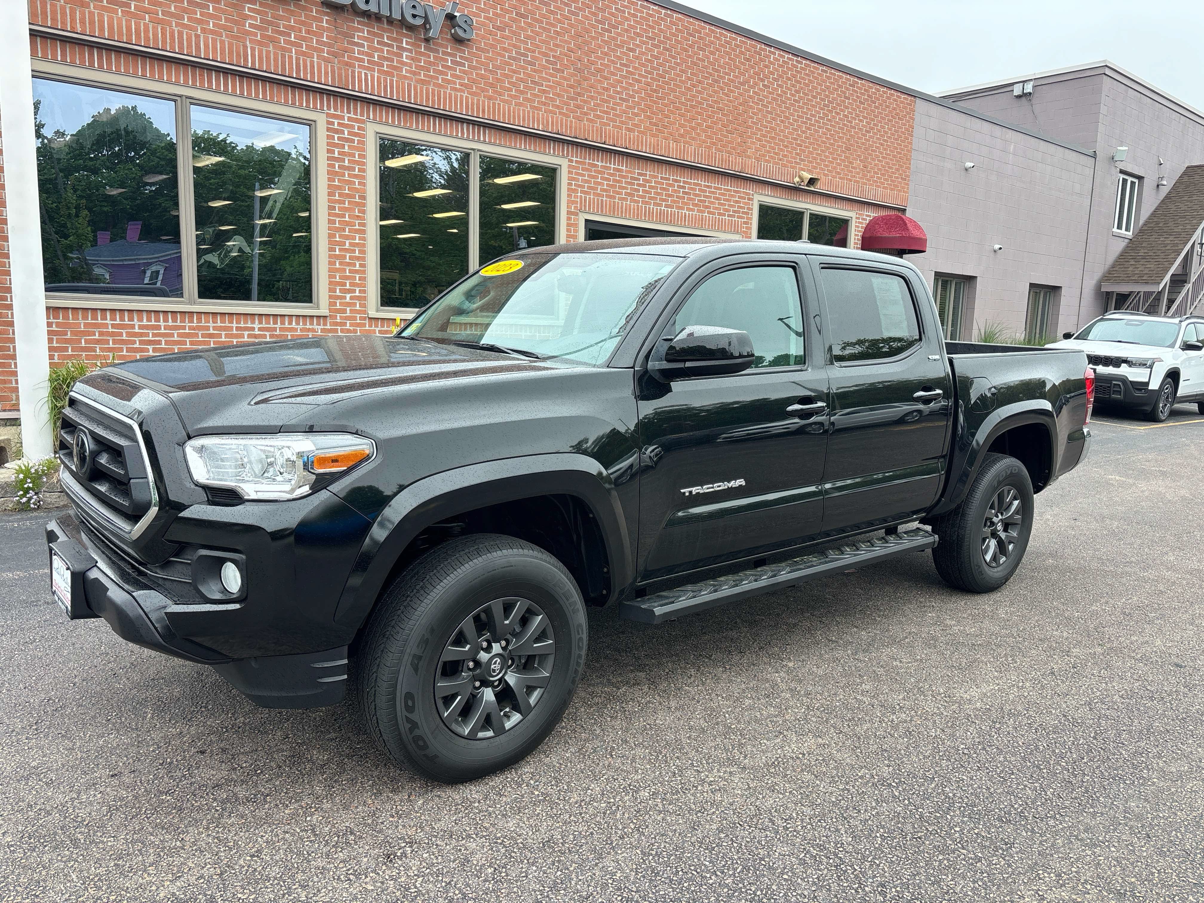 Used 2023 Toyota Tacoma SR5 AWD/4WD image 35
