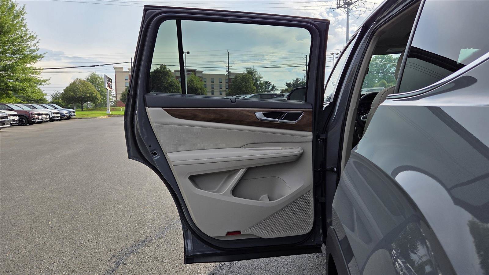 New 2026 Volkswagen Atlas SE FWD image 25